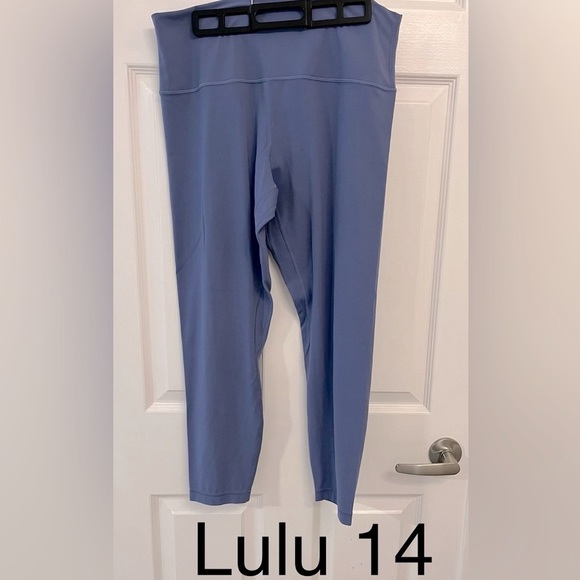 Lulu aligns - Picture 1 of 2